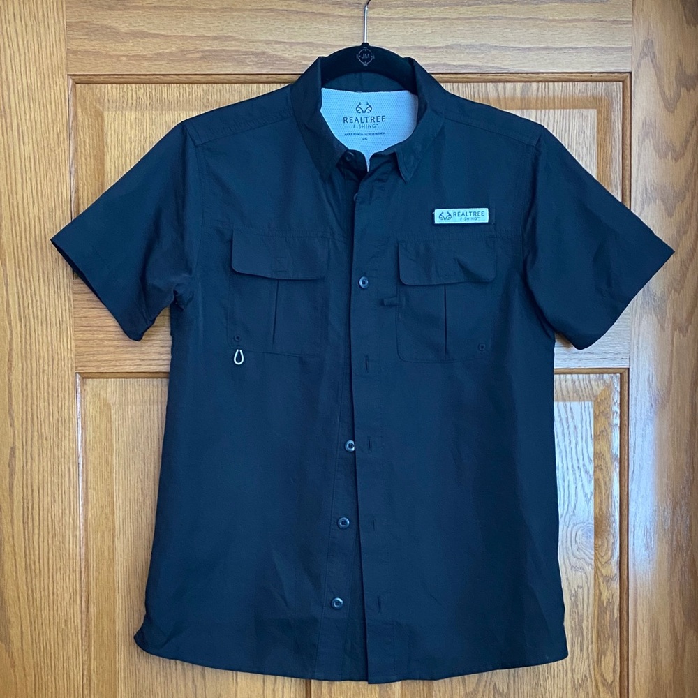 Realtree Black Short Sleeve Button Down Shirt